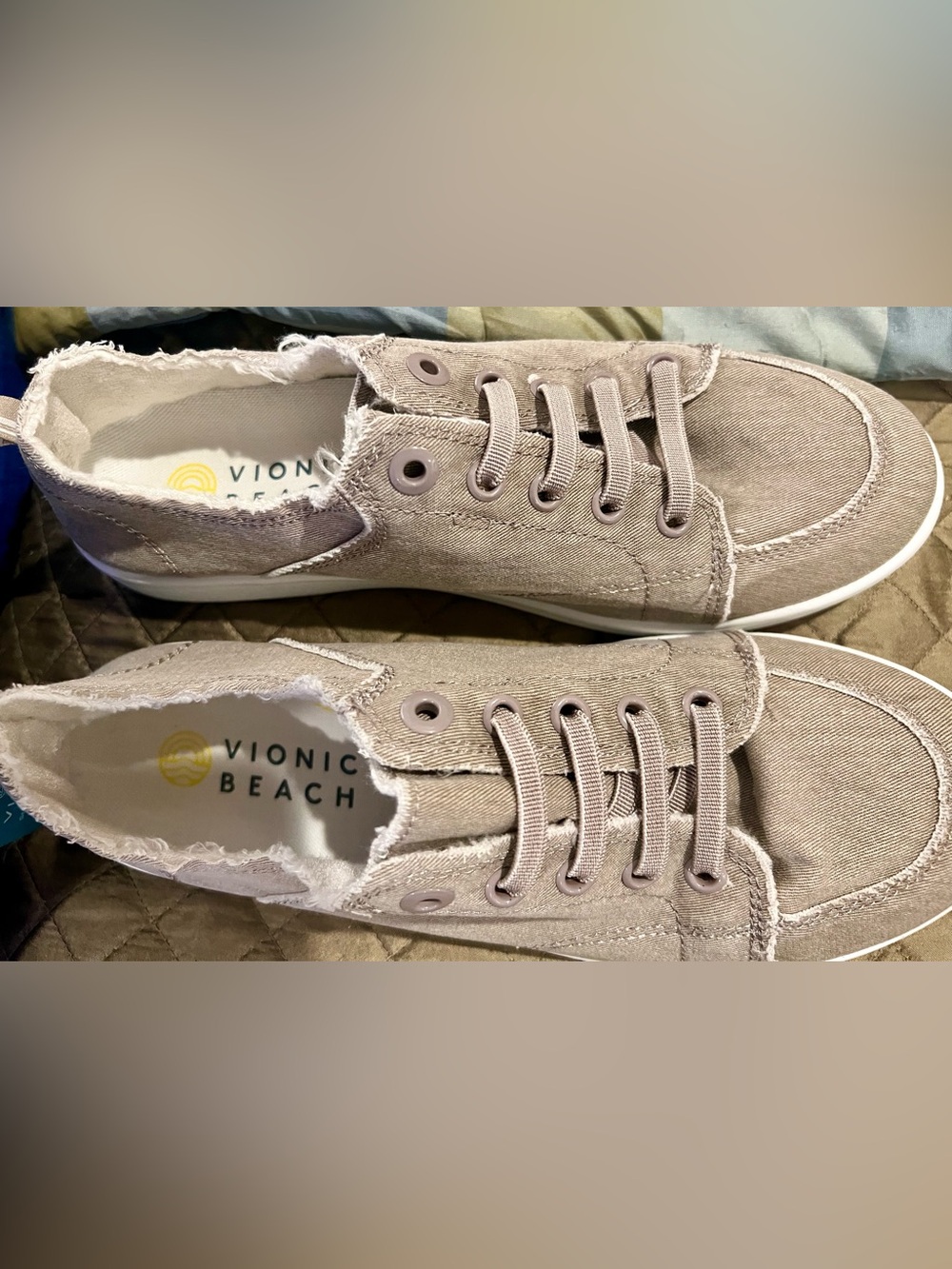 Vionic NWT Taupe Canvas Lace-Up Sneakers